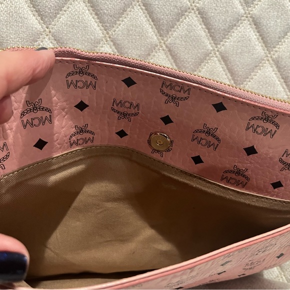 MCM Visetos crossbody or clutch bag 11x8 in pink excellent condition - Picture 8 of 10